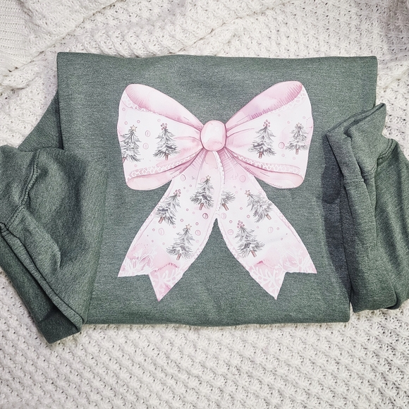 Gildan Sweaters - Gildan Green Sweater with Pink Bow Design